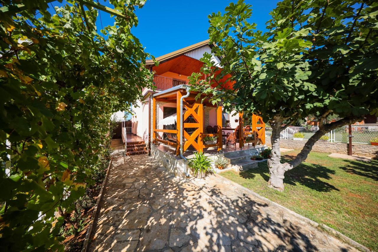 Sukošan Apartment Ruza מראה חיצוני תמונה